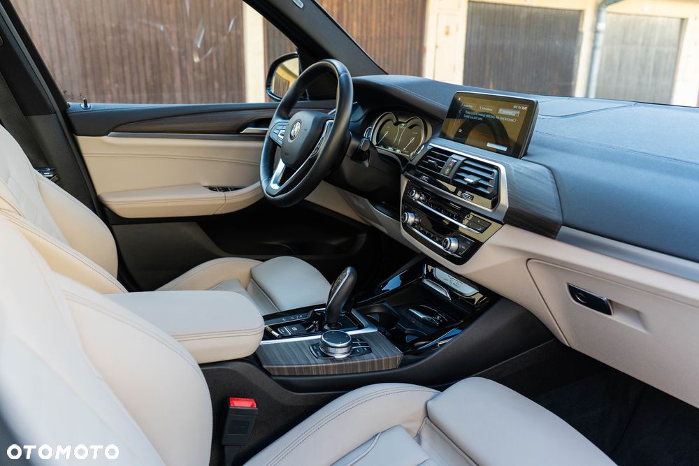 BMW X3 xDrive20d Luxury Line - 36
