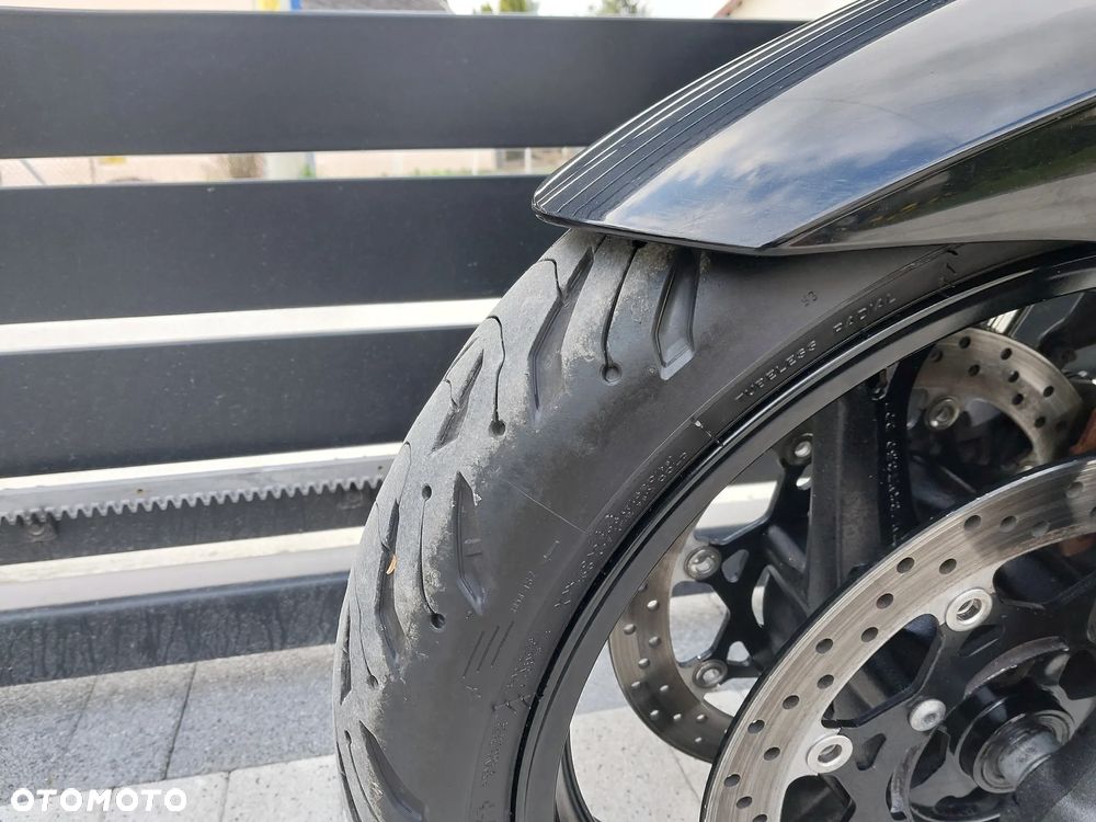 Suzuki GSR - 10