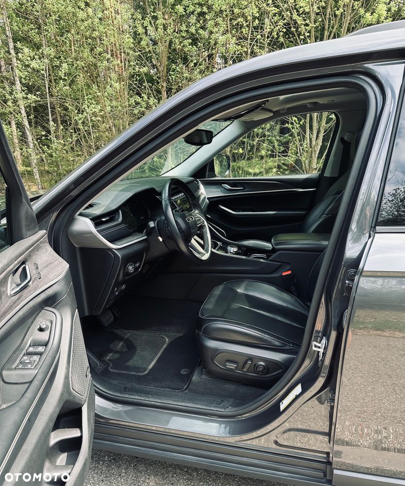 Jeep Grand Cherokee - 21