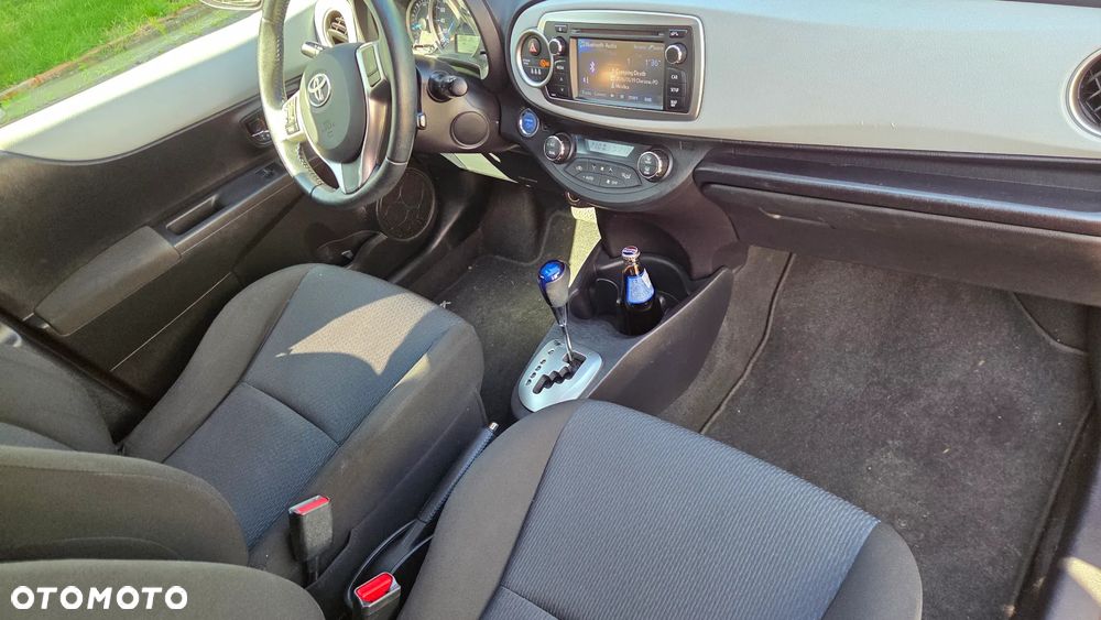 Toyota Yaris Hybrid 100 Sol - 16