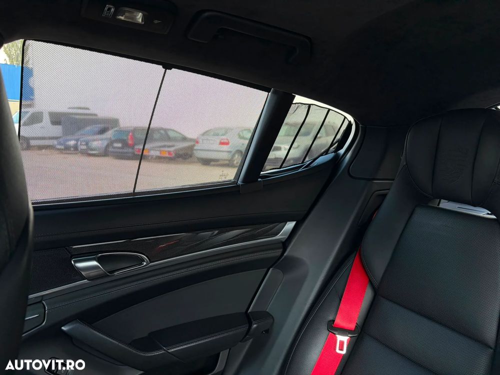 Porsche Panamera Turbo PDK - 31