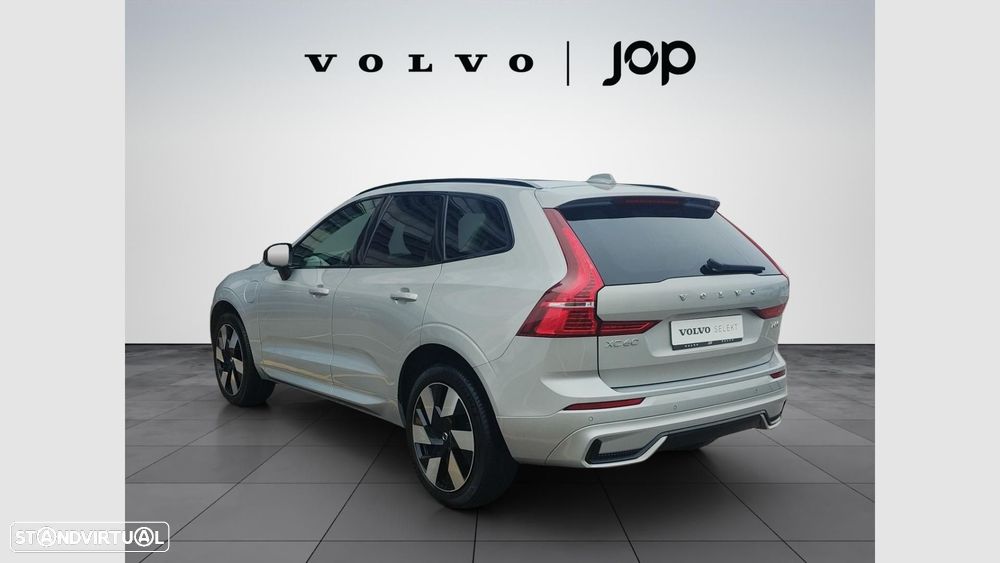 Volvo XC 60 2.0 T6 PHEV Plus Dark AWD — fotografia 3