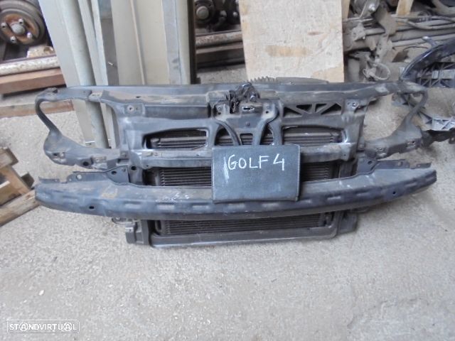 VW Golf IV frente c/ radiadores - 1