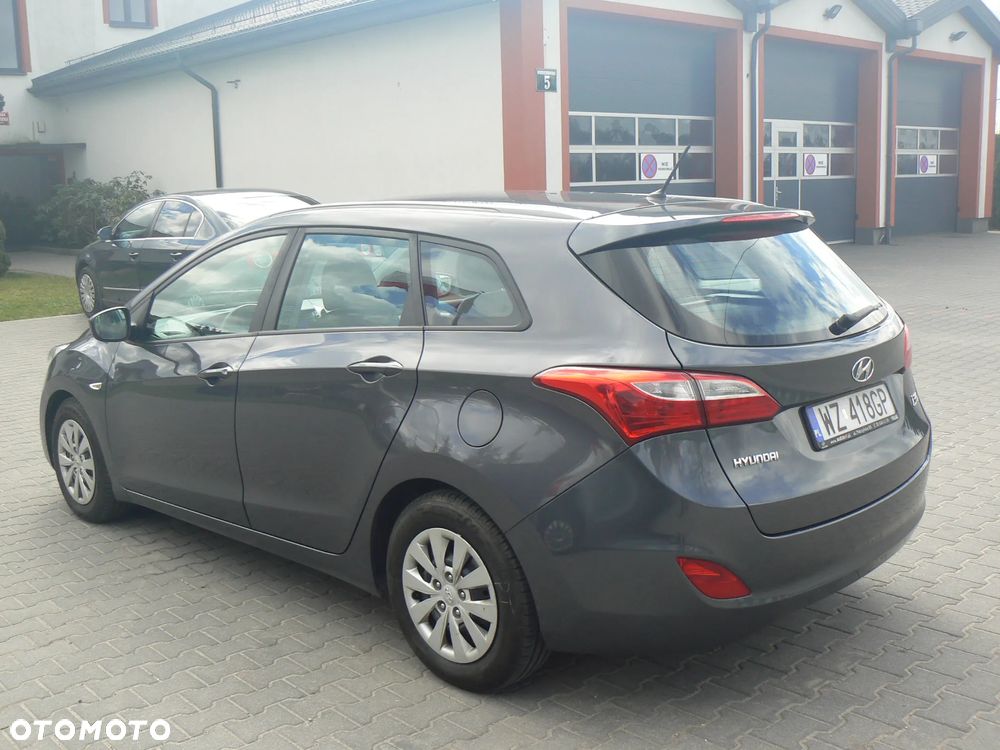 Hyundai i30 1.6 D Classic + - 4