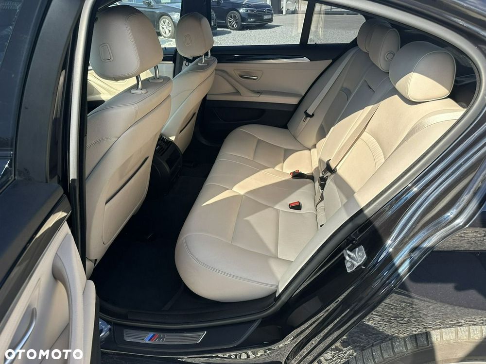 BMW Seria 5 528i xDrive - 15