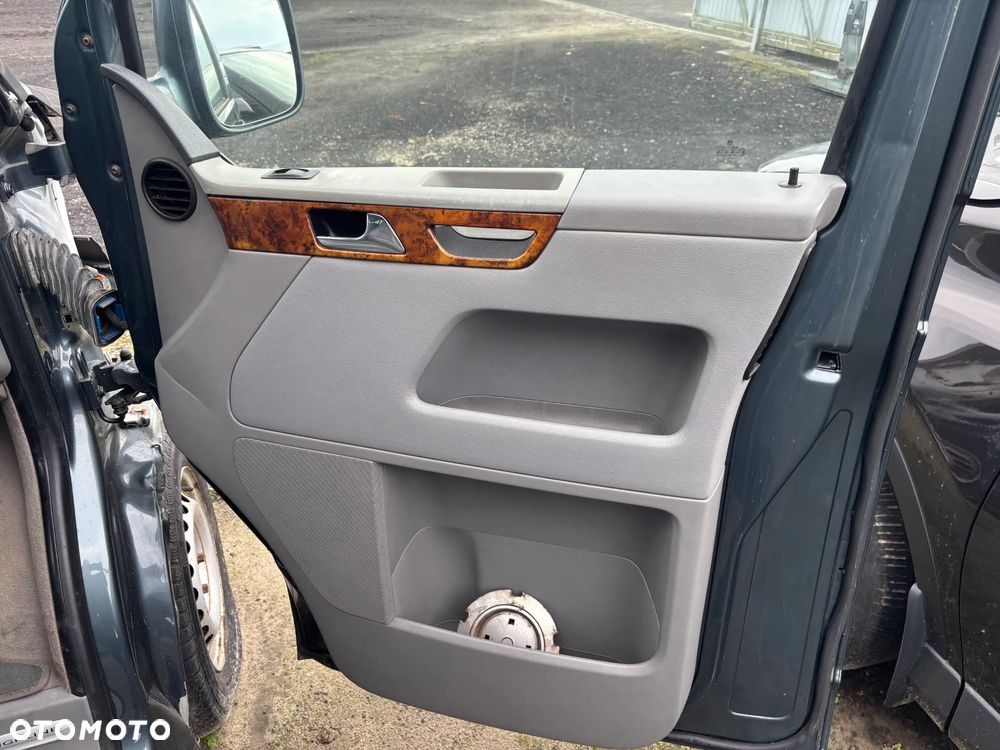 Vw T5 Multivan Highline kompletne wnetrze (fotel deska podsufitka) - 5
