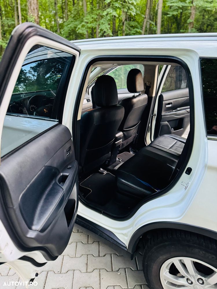 Mitsubishi Outlander - 16