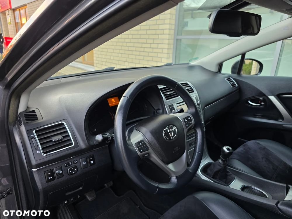 Toyota Avensis 1.8 Premium - 18