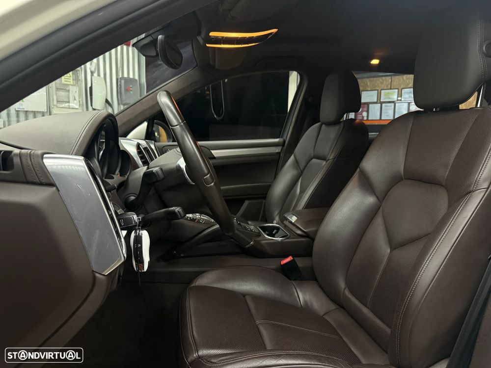 Porsche Cayenne S - 17