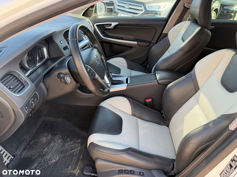 Volvo V60 Cross Country T5 AWD Geartronic Summum - 6