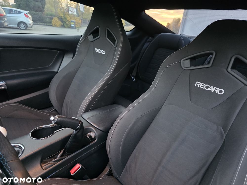 Ford Mustang 5.0 V8 GT - 20