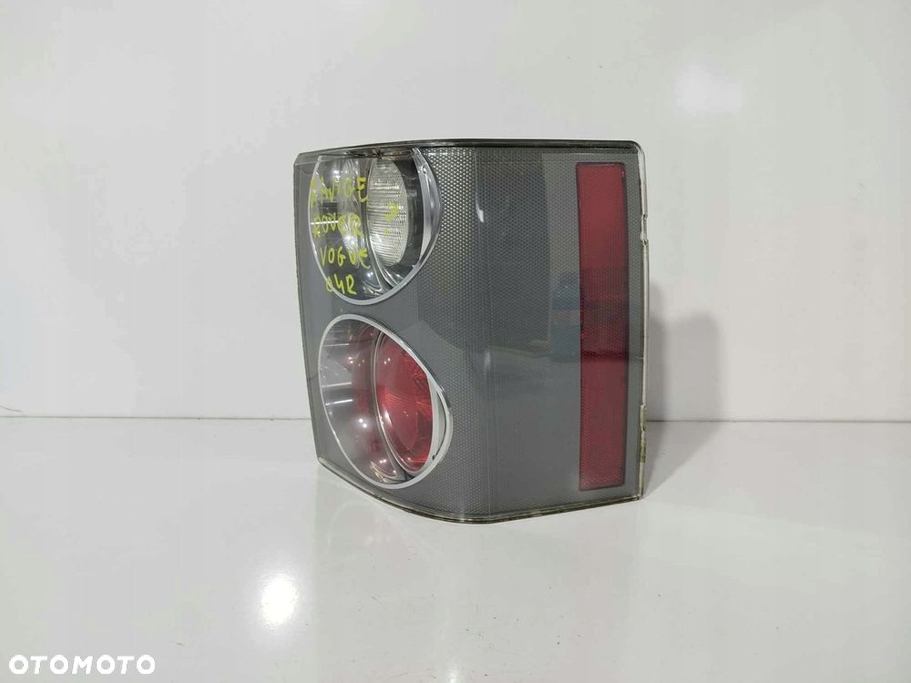 LAMPA PRAWA TYLNA LAND ROVER RANGE ROVER III L322 - 2