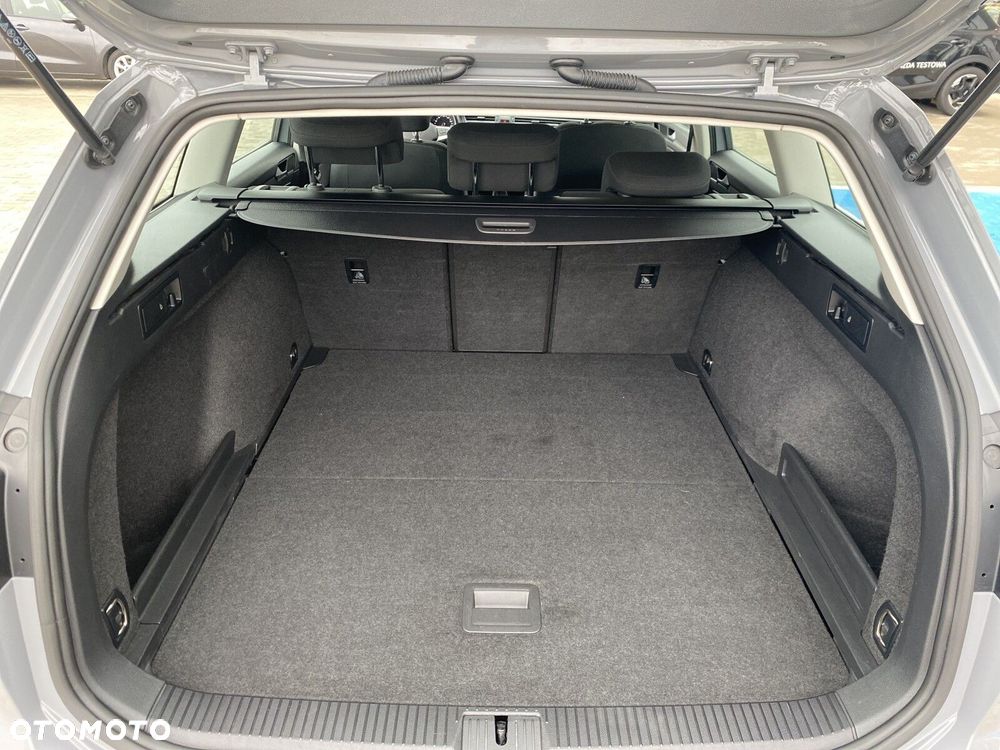 Volkswagen Passat - 13