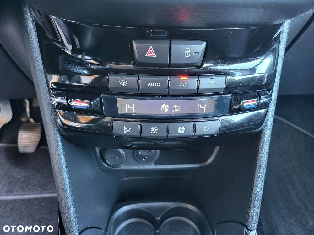 Peugeot 2008 1.2 Pure Tech Allure S&S - 23