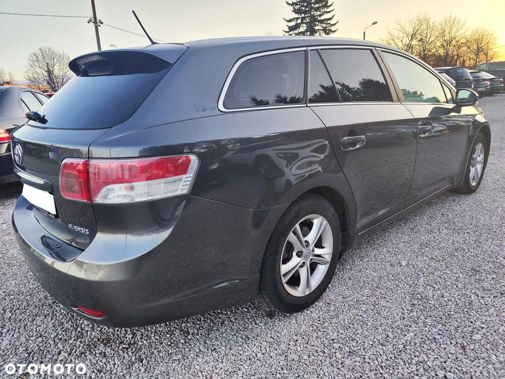 Toyota Avensis - 18