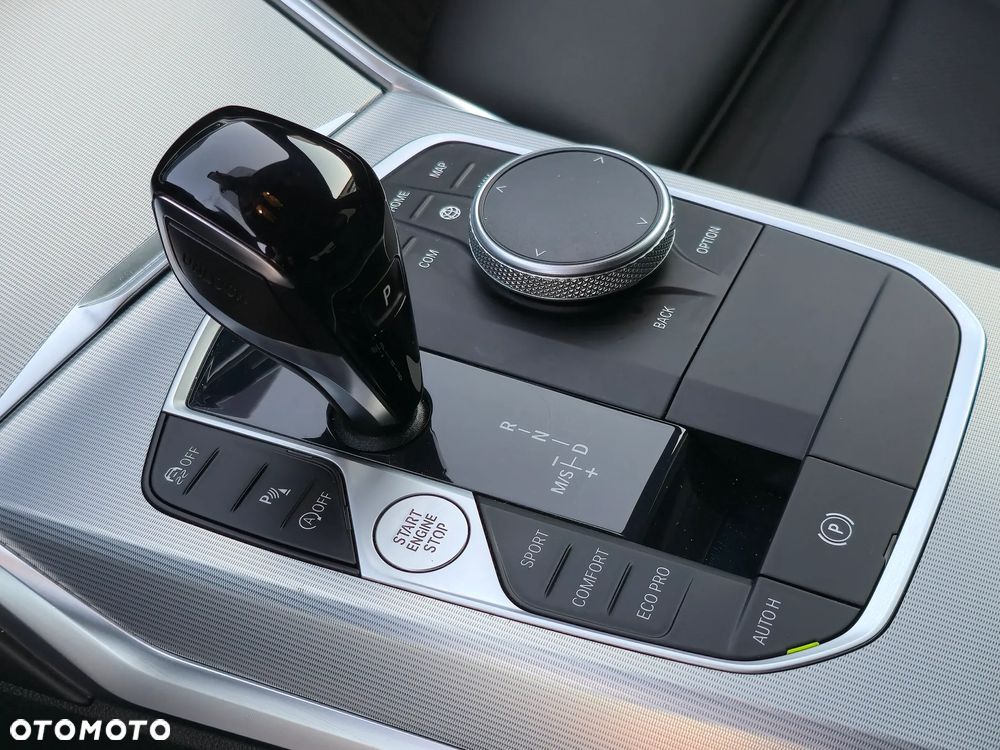 BMW Seria 3 330i xDrive Sport Line - 19