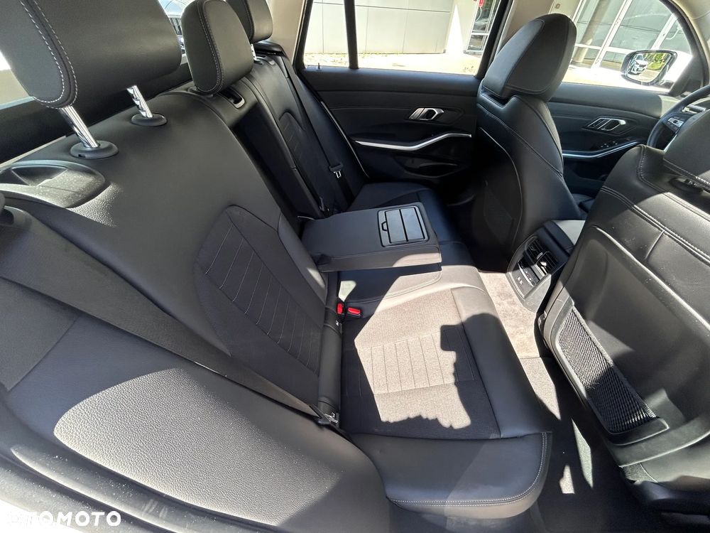BMW Seria 3 320e xDrive Sport Line - 19