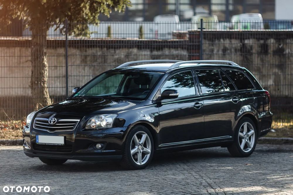 Toyota Avensis 2.2 D-4D Prestige - 4