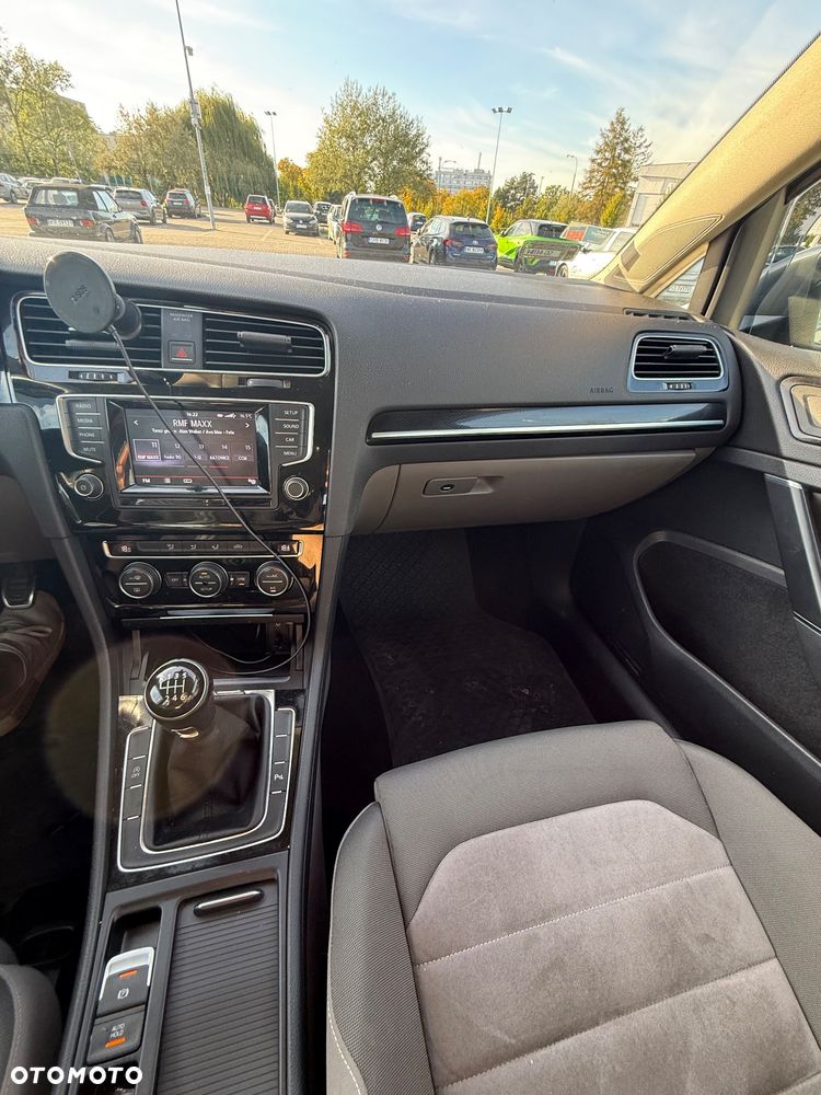 Volkswagen Golf - 11