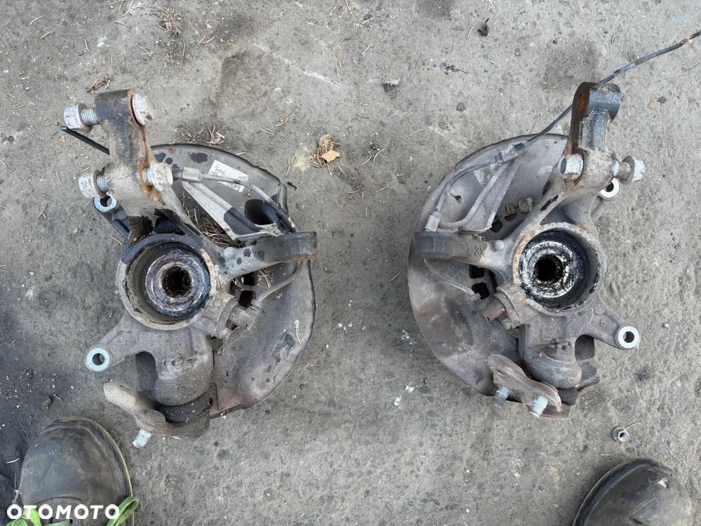 Zwrotnica Toyota Rav4 II 2000-05r 2.0 d4d diesel prawa - 2