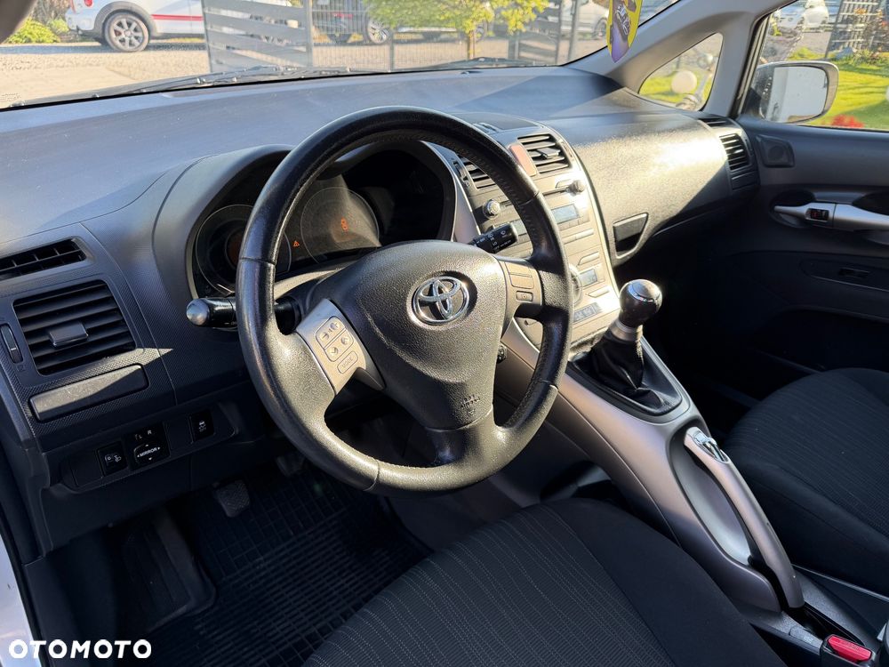 Toyota Auris 1.6 VVT-i Team - 8