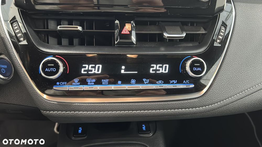 Toyota Corolla 1.8 Hybrid Comfort - 22