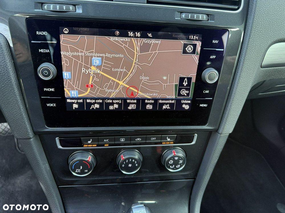 Volkswagen Golf - 28