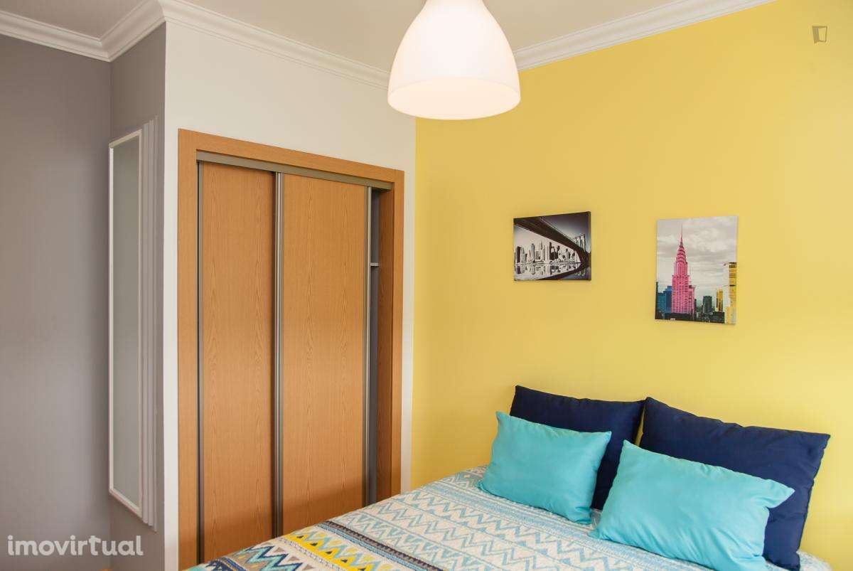 Quarto - localizado em Baixa Coimbra - Grande imagem: 2/37