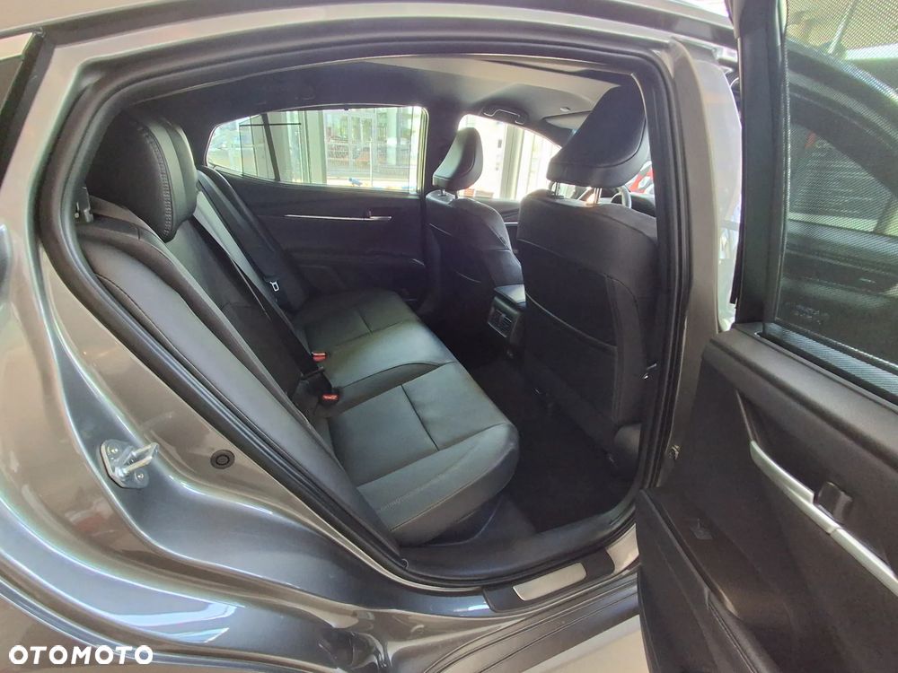 Toyota Camry 2.5 Hybrid Dynamic Force Executive e-CVT - 17
