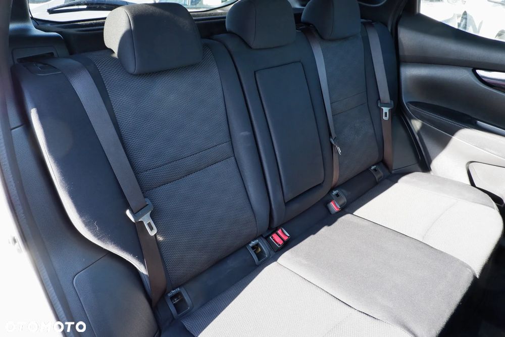 Nissan Qashqai 1.5 dCi N-Connecta - 11