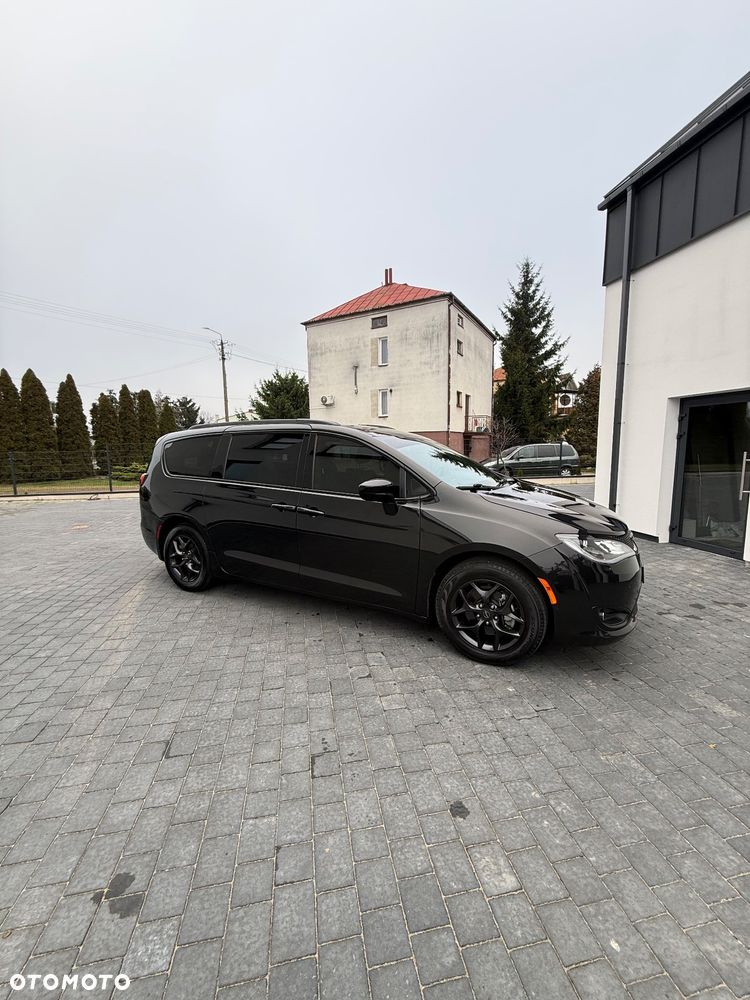 Chrysler Pacifica - 3