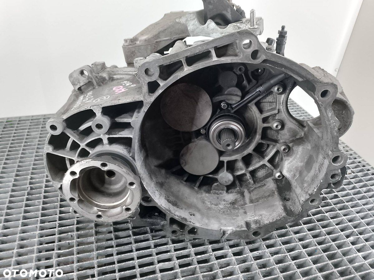 SKRZYNIA BIEGÓW MANUALNA VW TOURAN I KXD 1.9 TDI - 4