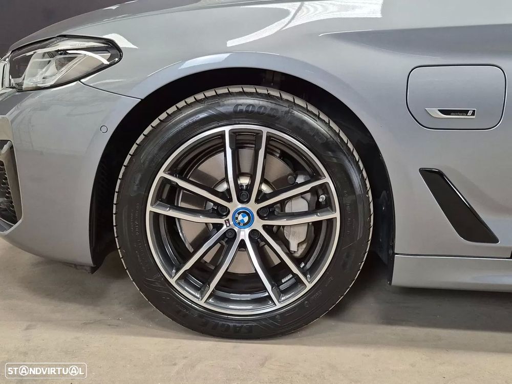 BMW 530 e Pack Desportivo M - 24