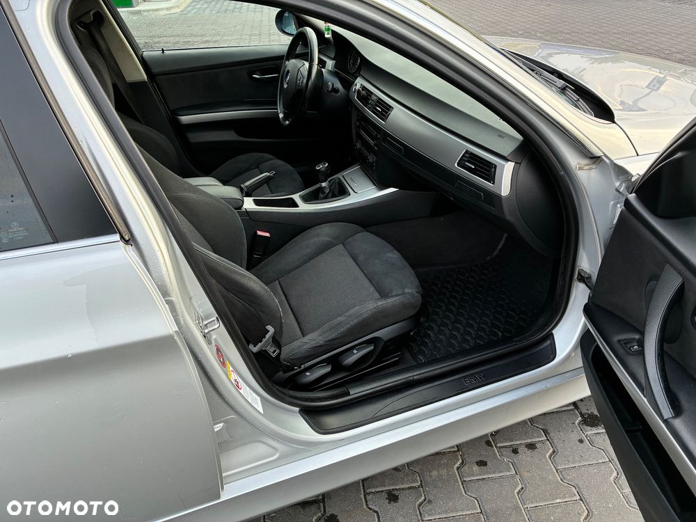 BMW Seria 3 325i - 14