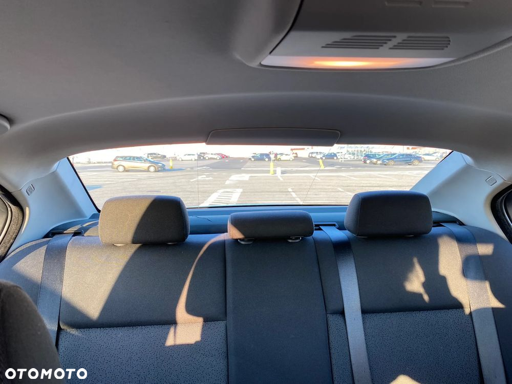 BMW Seria 3 318i - 30