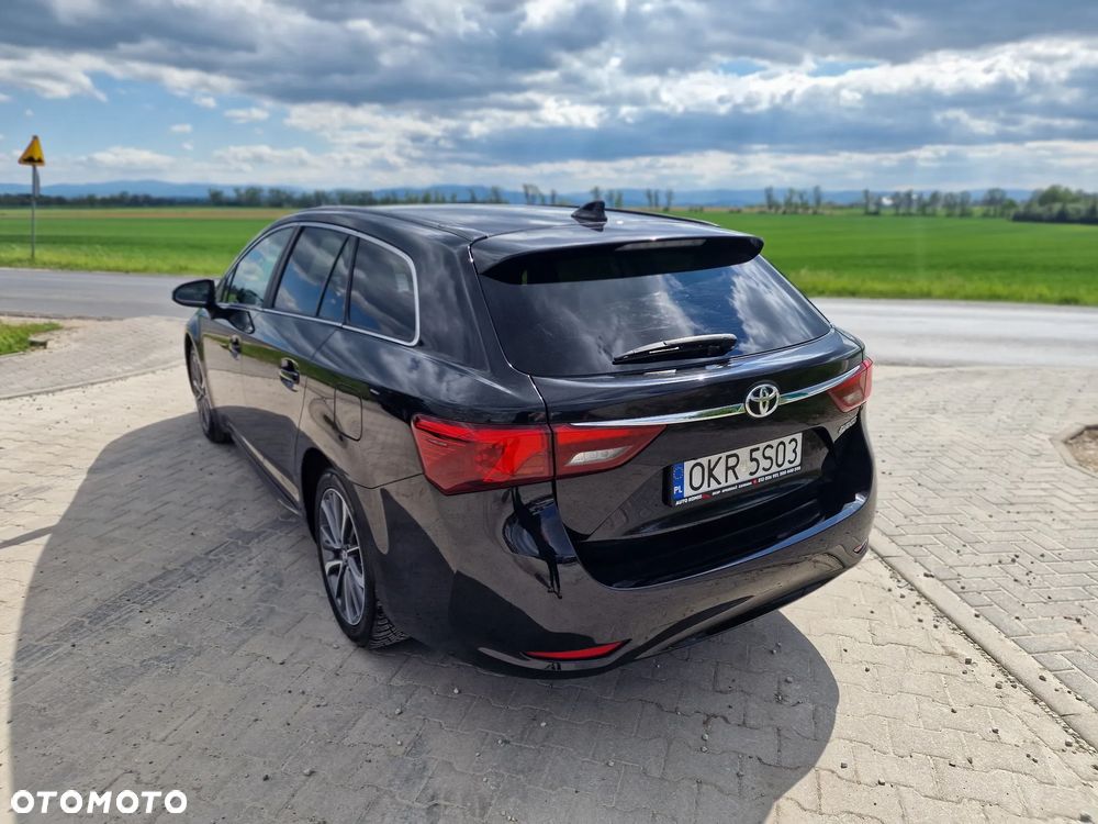 Toyota Avensis 2.0 D-4D Selection - 15