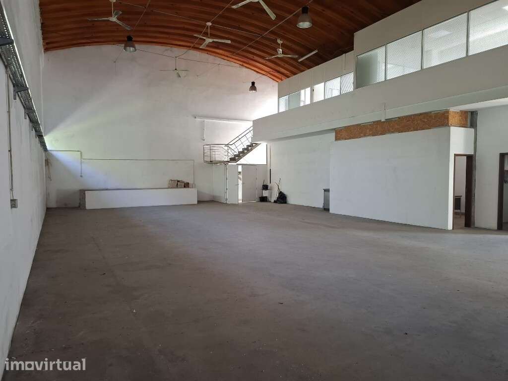Dois Pavilhões Industriais - Azurém - Grande imagem: 2/20
