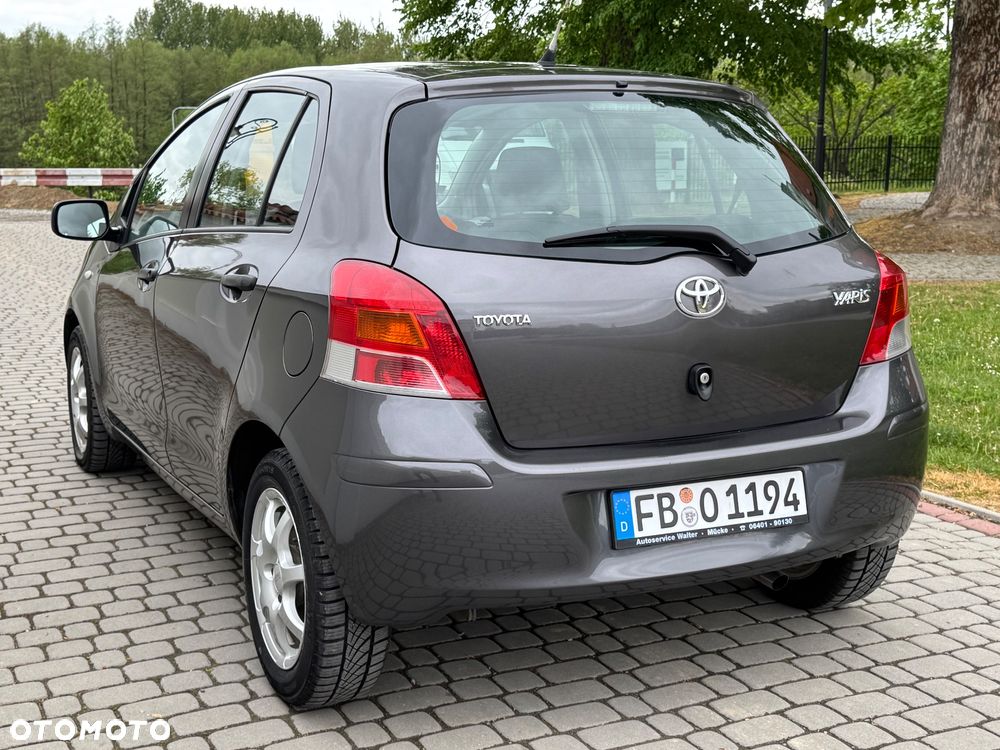 Toyota Yaris - 32