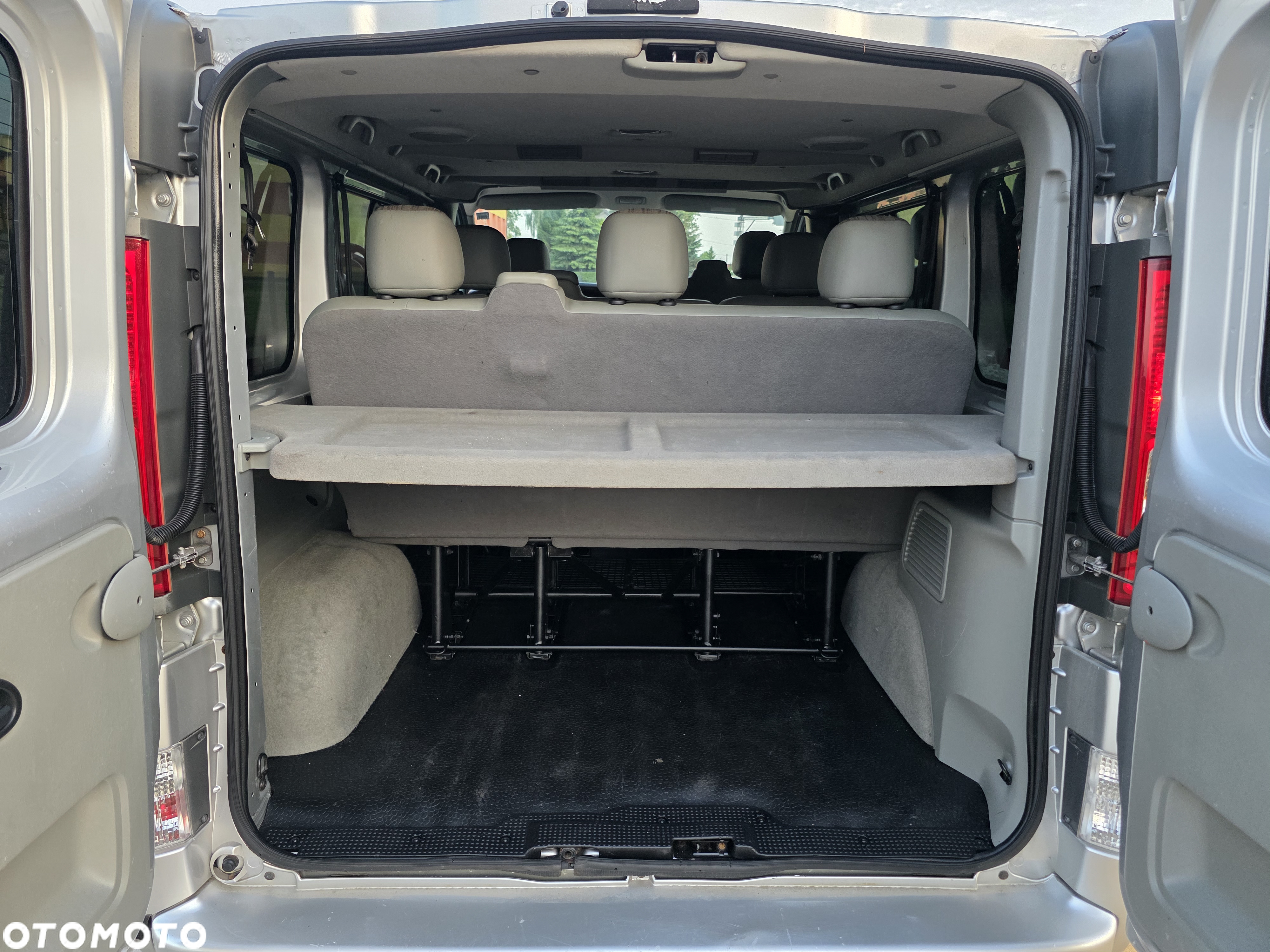 Renault Trafic 2.0 dCi 115 Combi L1H1 teilverglast - 10