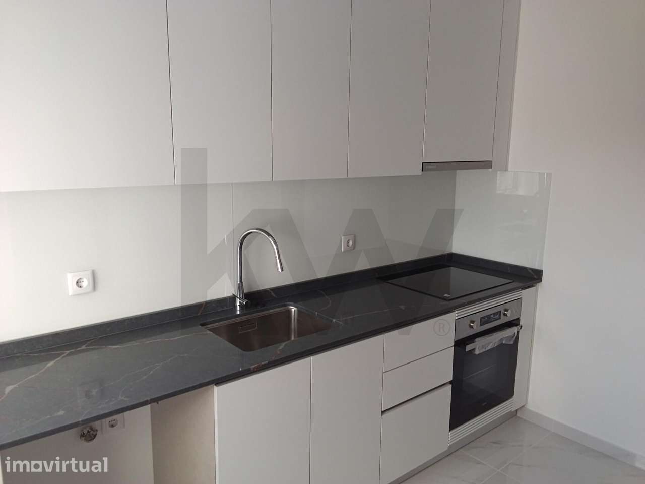 Apartamento Remodelado, T2 Vista Panorâmica em Massamá – Arrendamento - Grande imagem: 2/31