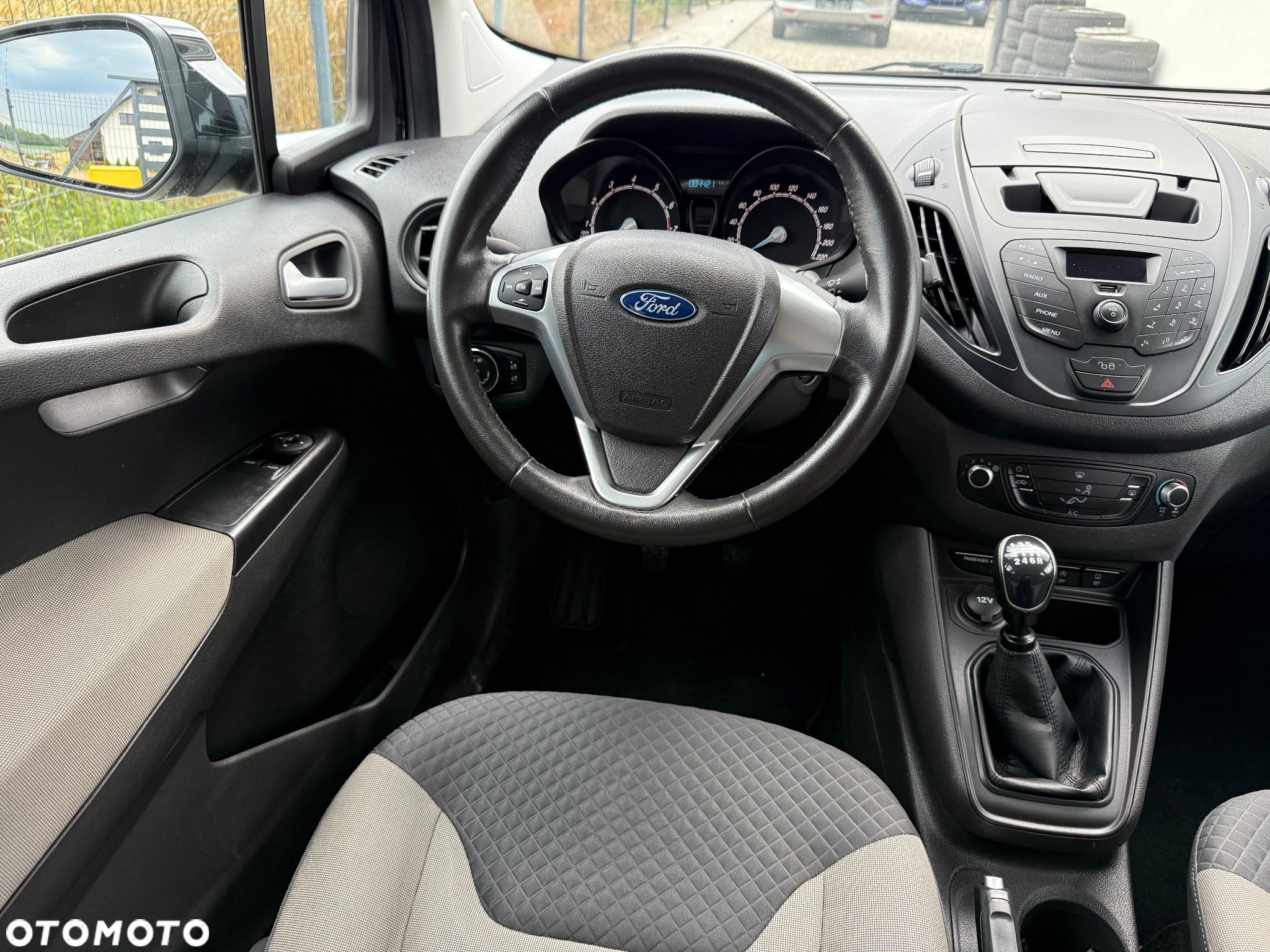 Ford Transit Courier - 21