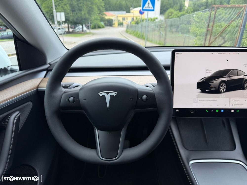 Tesla Model Y - 19