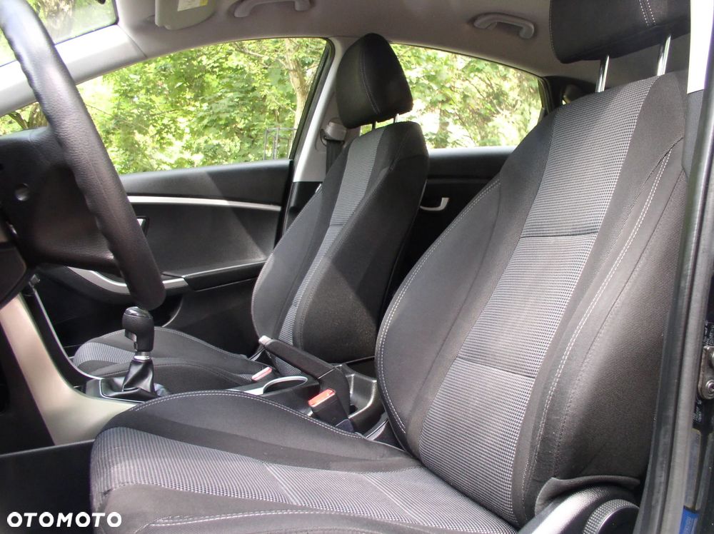 Hyundai i30 blue 1.4 Classic - 12