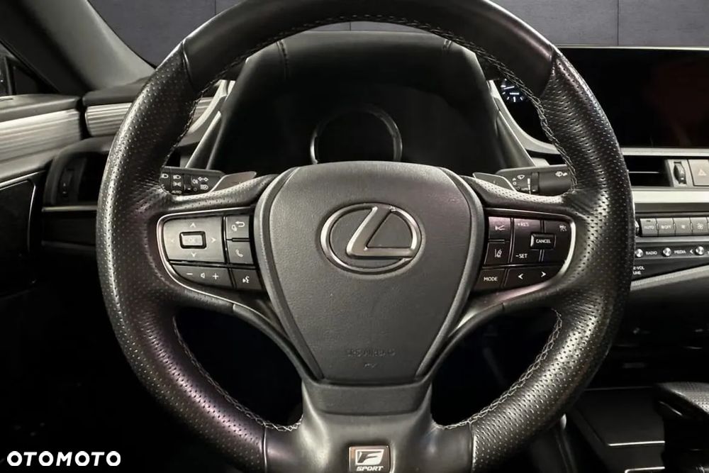 Lexus ES 300h F Sport - 8