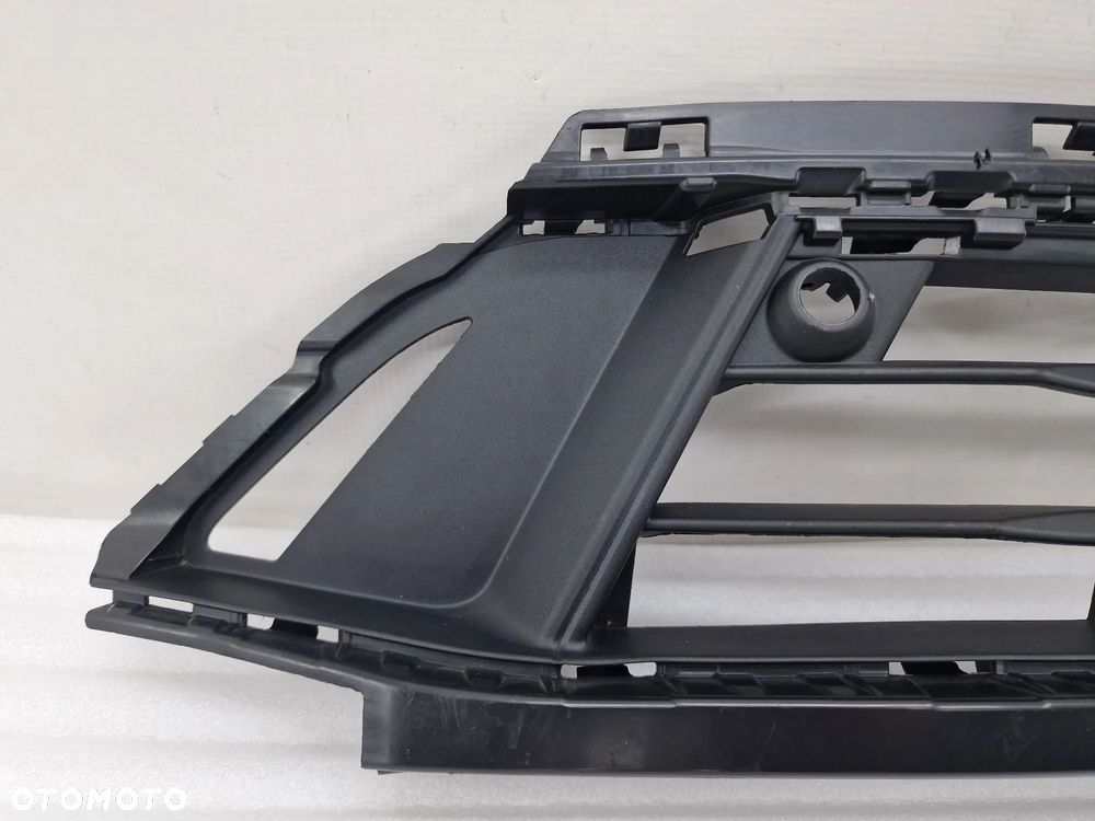 BMW F45 2 LIFT 17-20 , NA PDC , KRATKA ŚRODKOWA ZDERZAKA PRZEDNIEGO PRZÓD , NR 19593510 / 7460158 / 7460159 / 7464123 , NR AUKCJI K318 - 2