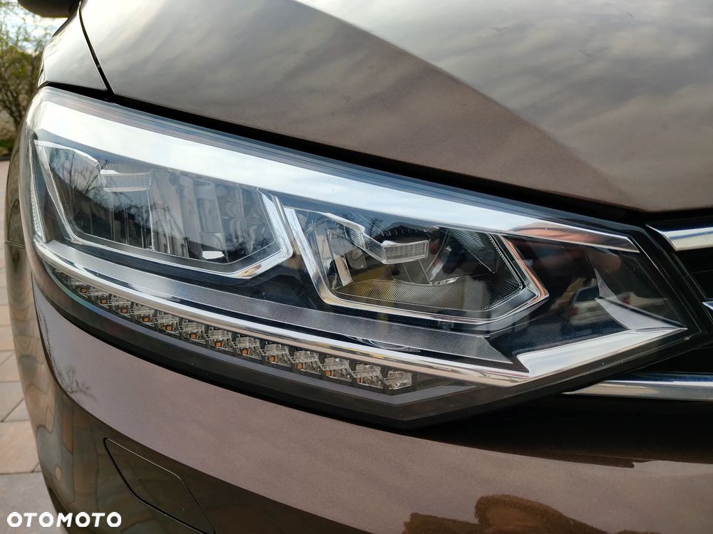 Volkswagen Touran - 10