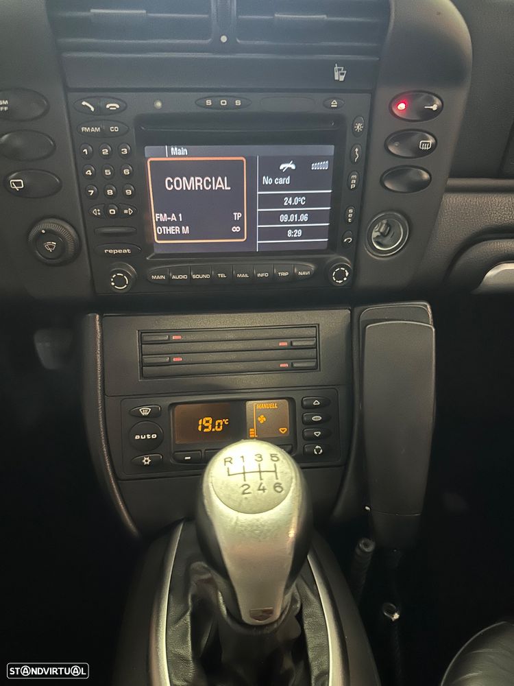Porsche 911 (996) Carrera 4 - 38