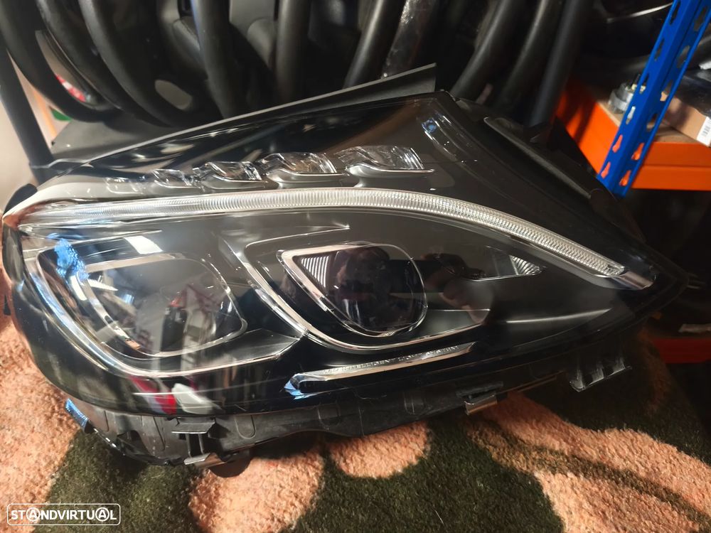 Farol Led direito classe C W205 ILS ADAPTATIV - 1