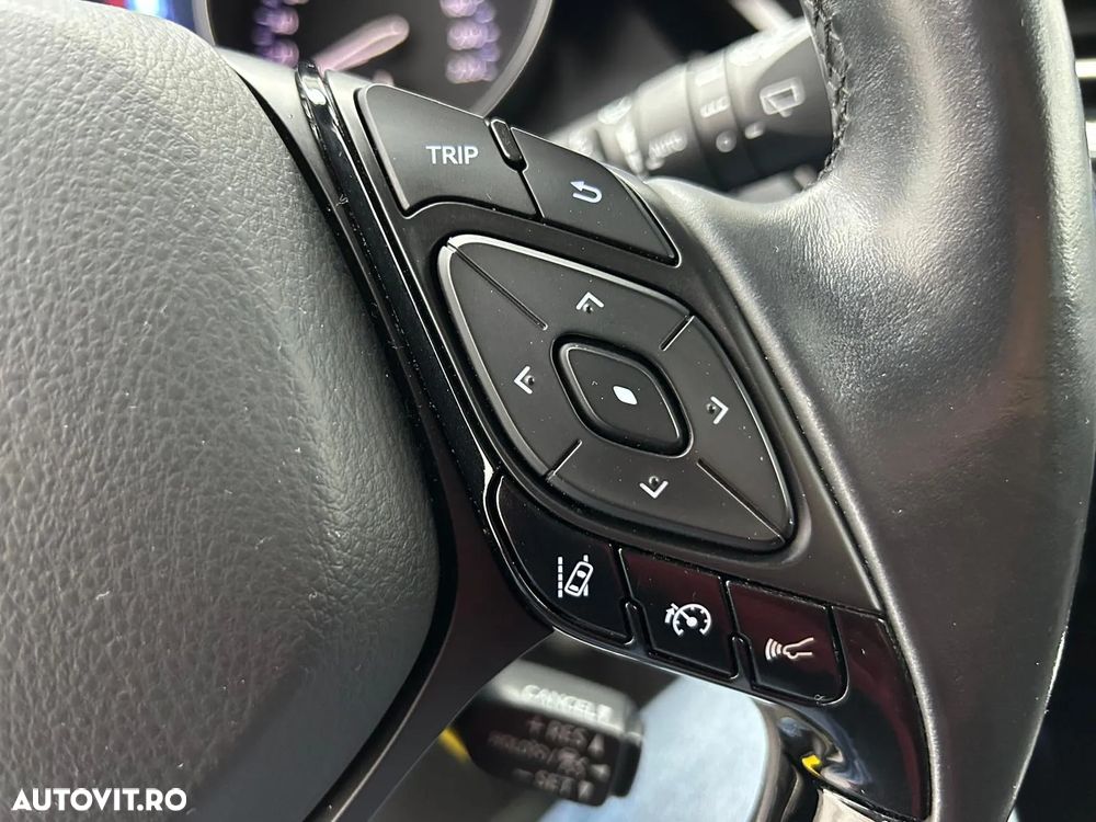 Toyota C-HR Hybrid Style Selection - 30