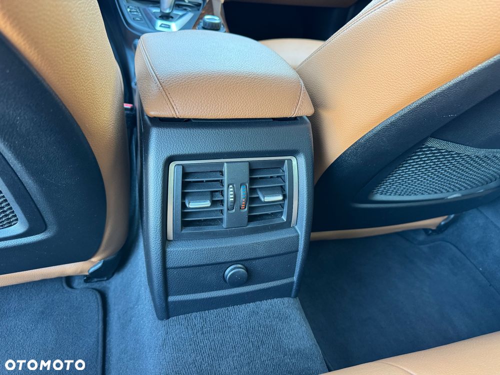 BMW Seria 3 330e iPerformance Luxury Line - 23